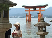 海と遠景に大鳥居サムネ