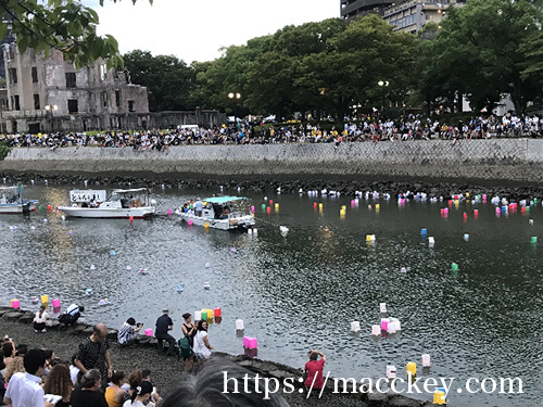 明るい時の灯籠流し1